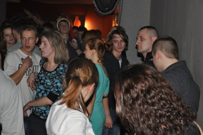 Pierwszy dzień świąt w klubie U studentów [25.XII.2011] - zdjęcie #6 - eOstroleka.pl