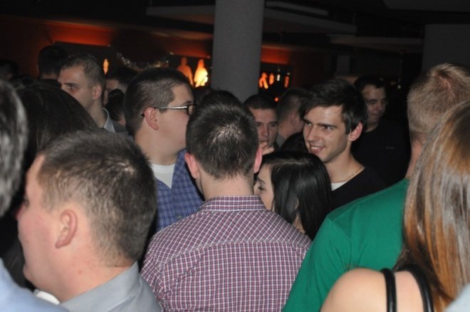 Pierwszy dzień świąt w klubie U studentów [25.XII.2011] - zdjęcie #2 - eOstroleka.pl