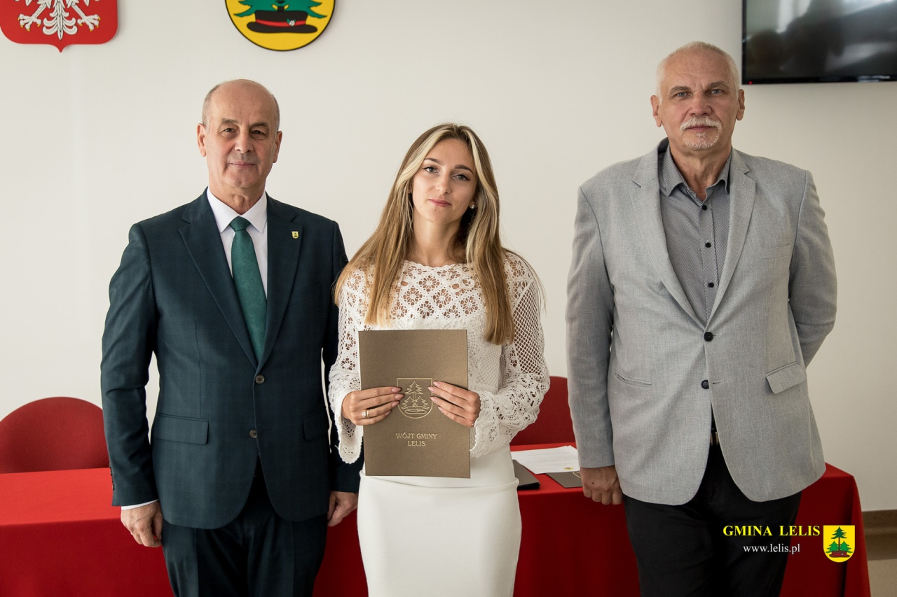 Uroczyste wręczenie aktów nadania stopnia awansu zawodowego nauczyciela mianowanego w Lelisie [28.08.2026] - zdjęcie #10 - eOstroleka.pl