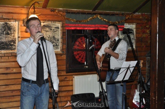 karczma Kurpiowska Ostoja: Świąteczny koncert Białego Patyka [27.XII.2011] - zdjęcie #12 - eOstroleka.pl