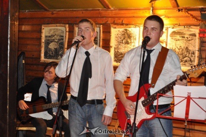 karczma Kurpiowska Ostoja: Świąteczny koncert Białego Patyka [27.XII.2011] - zdjęcie #8 - eOstroleka.pl