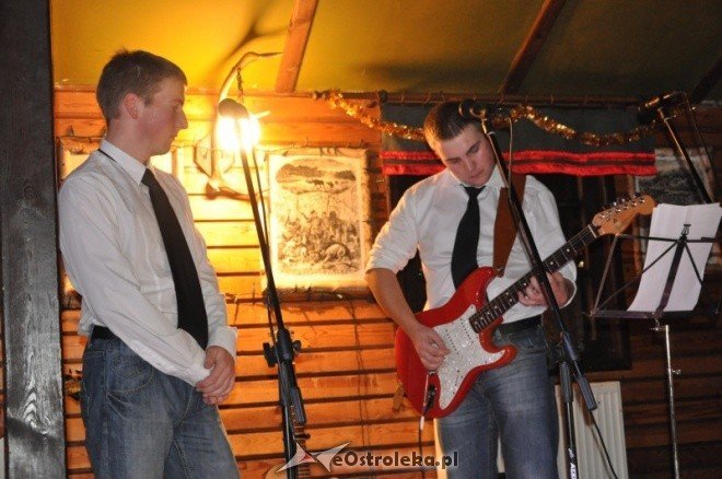 karczma Kurpiowska Ostoja: Świąteczny koncert Białego Patyka [27.XII.2011] - zdjęcie #7 - eOstroleka.pl