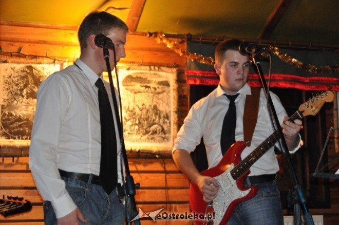 karczma Kurpiowska Ostoja: Świąteczny koncert Białego Patyka [27.XII.2011] - zdjęcie #5 - eOstroleka.pl