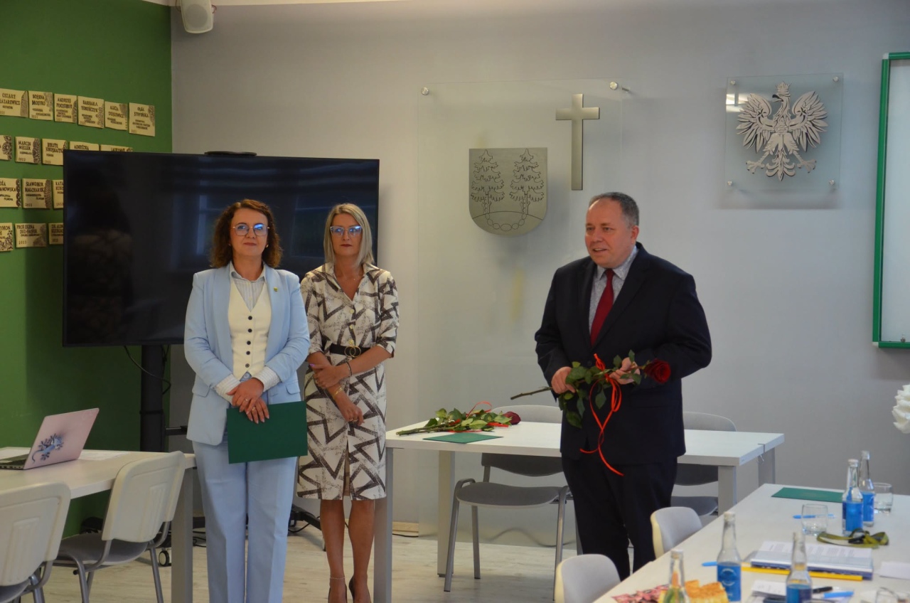 Kolejni nauczyciele z awansem w gminie Kadzidło. Odebrali akty mianowania [31.08.2026] - zdjęcie #3 - eOstroleka.pl