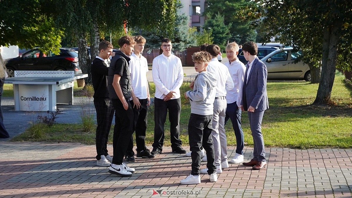 Rozpoczęcie roku szkolnego 2026/27 w III LO w Ostrołęce [01.09.2026] - zdjęcie #71 - eOstroleka.pl