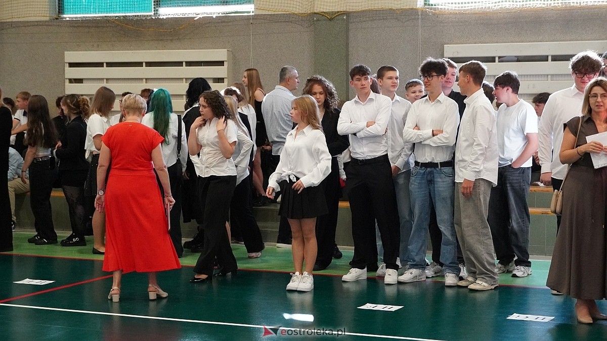Rozpoczęcie roku szkolnego 2026/27 w III LO w Ostrołęce [01.09.2026] - zdjęcie #69 - eOstroleka.pl