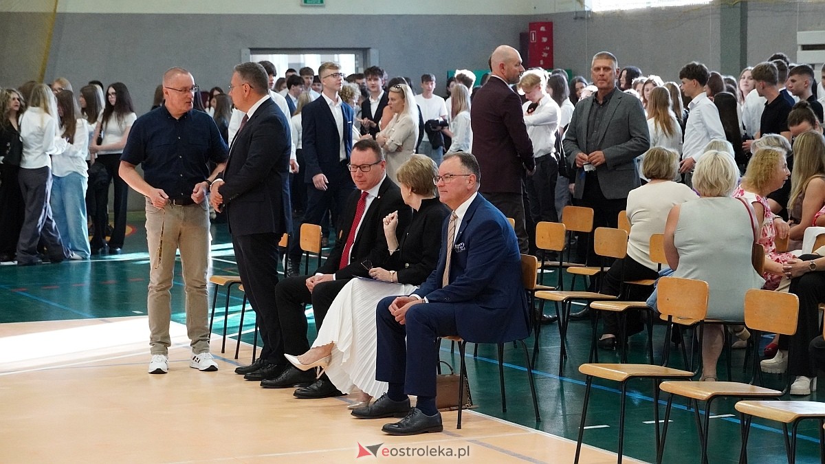 Rozpoczęcie roku szkolnego 2026/27 w III LO w Ostrołęce [01.09.2026] - zdjęcie #66 - eOstroleka.pl