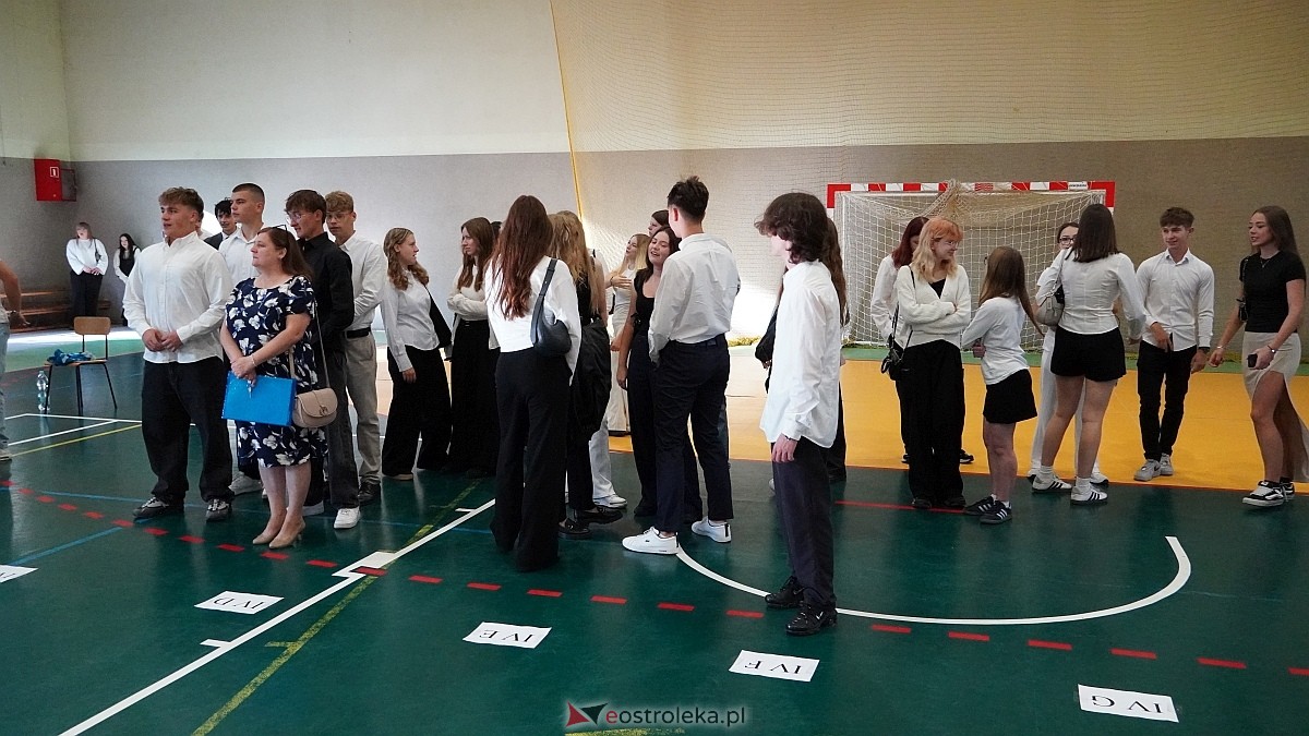 Rozpoczęcie roku szkolnego 2026/27 w III LO w Ostrołęce [01.09.2026] - zdjęcie #65 - eOstroleka.pl