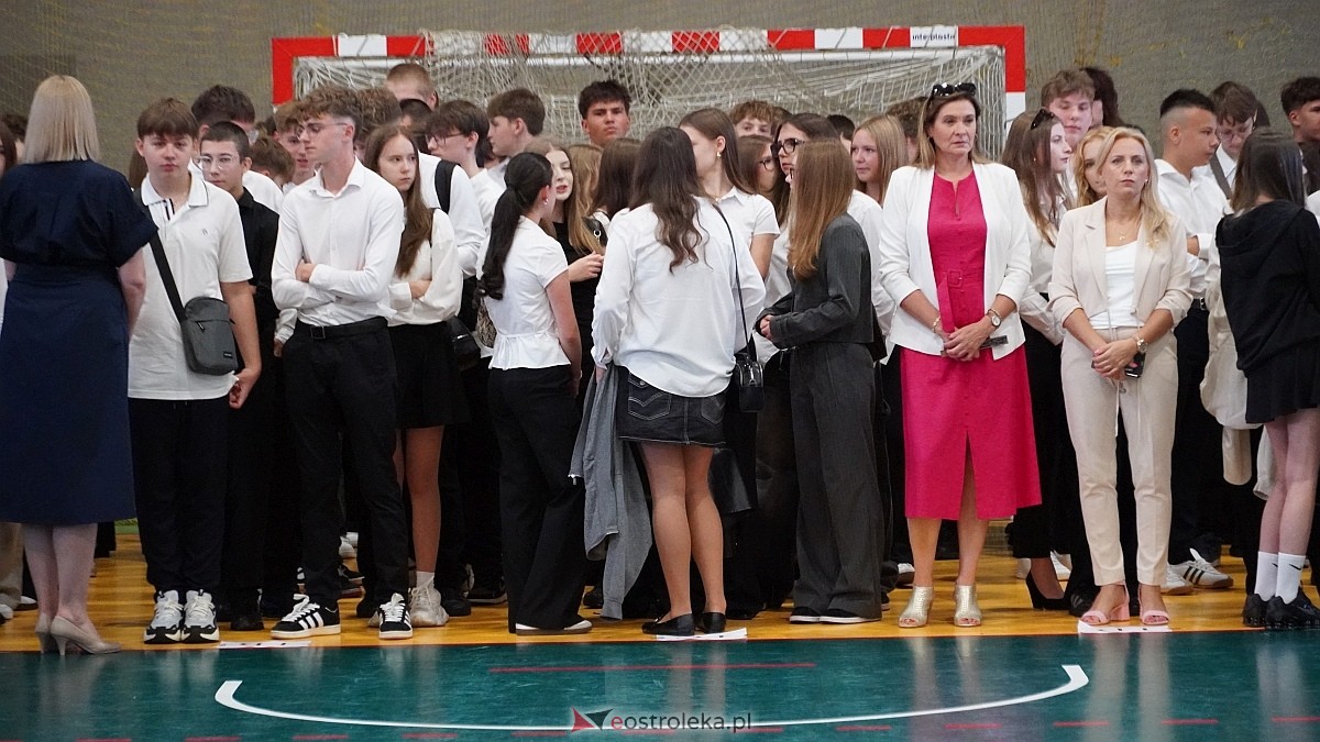 Rozpoczęcie roku szkolnego 2026/27 w III LO w Ostrołęce [01.09.2026] - zdjęcie #62 - eOstroleka.pl