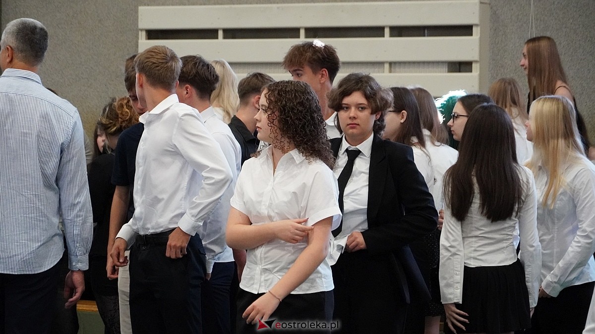 Rozpoczęcie roku szkolnego 2026/27 w III LO w Ostrołęce [01.09.2026] - zdjęcie #57 - eOstroleka.pl