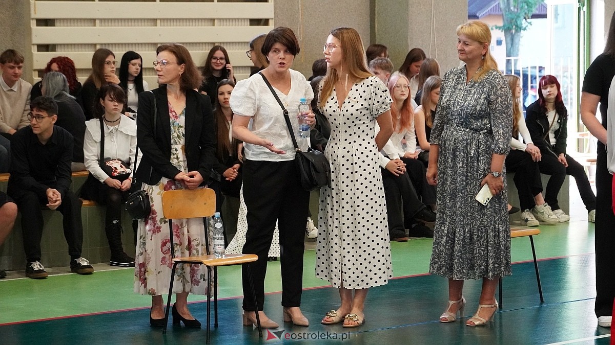 Rozpoczęcie roku szkolnego 2026/27 w III LO w Ostrołęce [01.09.2026] - zdjęcie #56 - eOstroleka.pl