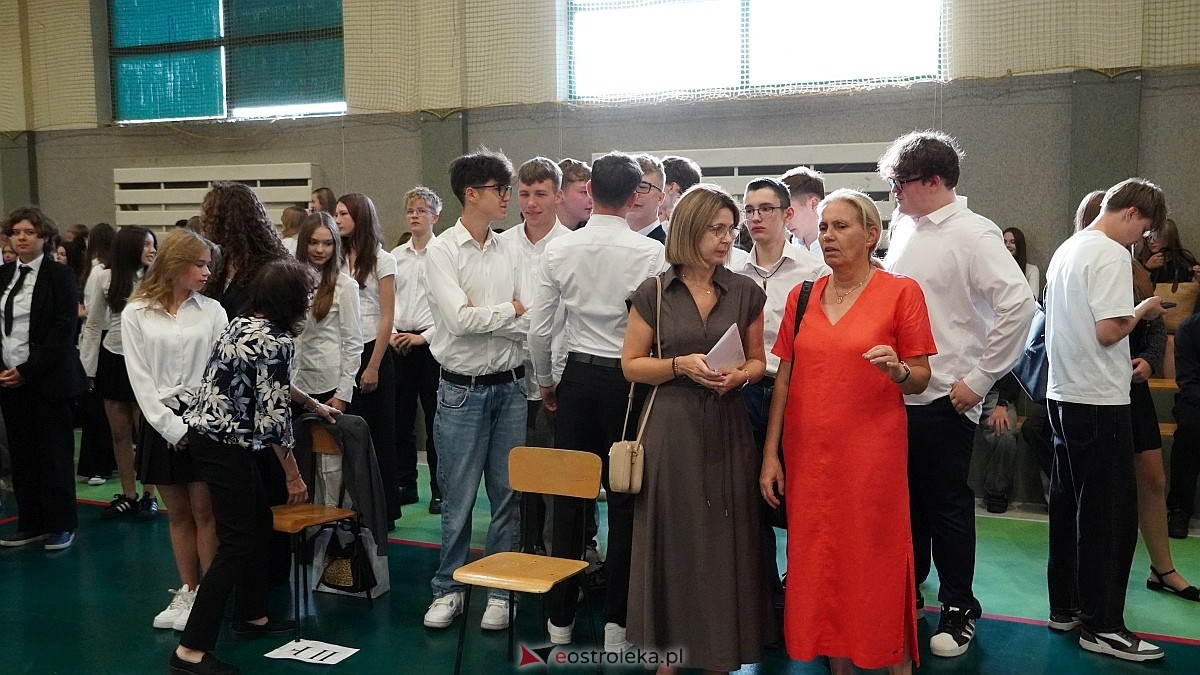 Rozpoczęcie roku szkolnego 2026/27 w III LO w Ostrołęce [01.09.2026] - zdjęcie #53 - eOstroleka.pl