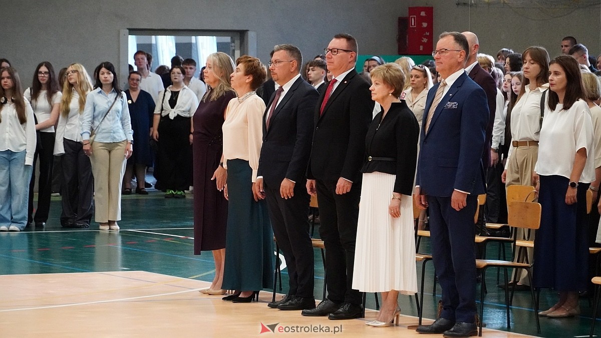Rozpoczęcie roku szkolnego 2026/27 w III LO w Ostrołęce [01.09.2026] - zdjęcie #46 - eOstroleka.pl