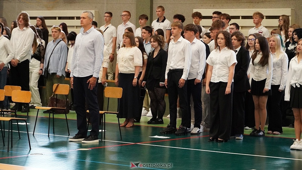 Rozpoczęcie roku szkolnego 2026/27 w III LO w Ostrołęce [01.09.2026] - zdjęcie #43 - eOstroleka.pl