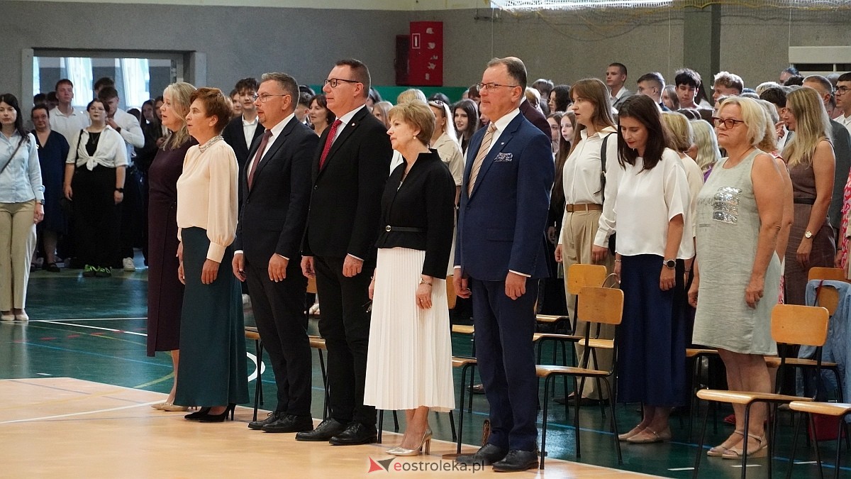 Rozpoczęcie roku szkolnego 2026/27 w III LO w Ostrołęce [01.09.2026] - zdjęcie #42 - eOstroleka.pl