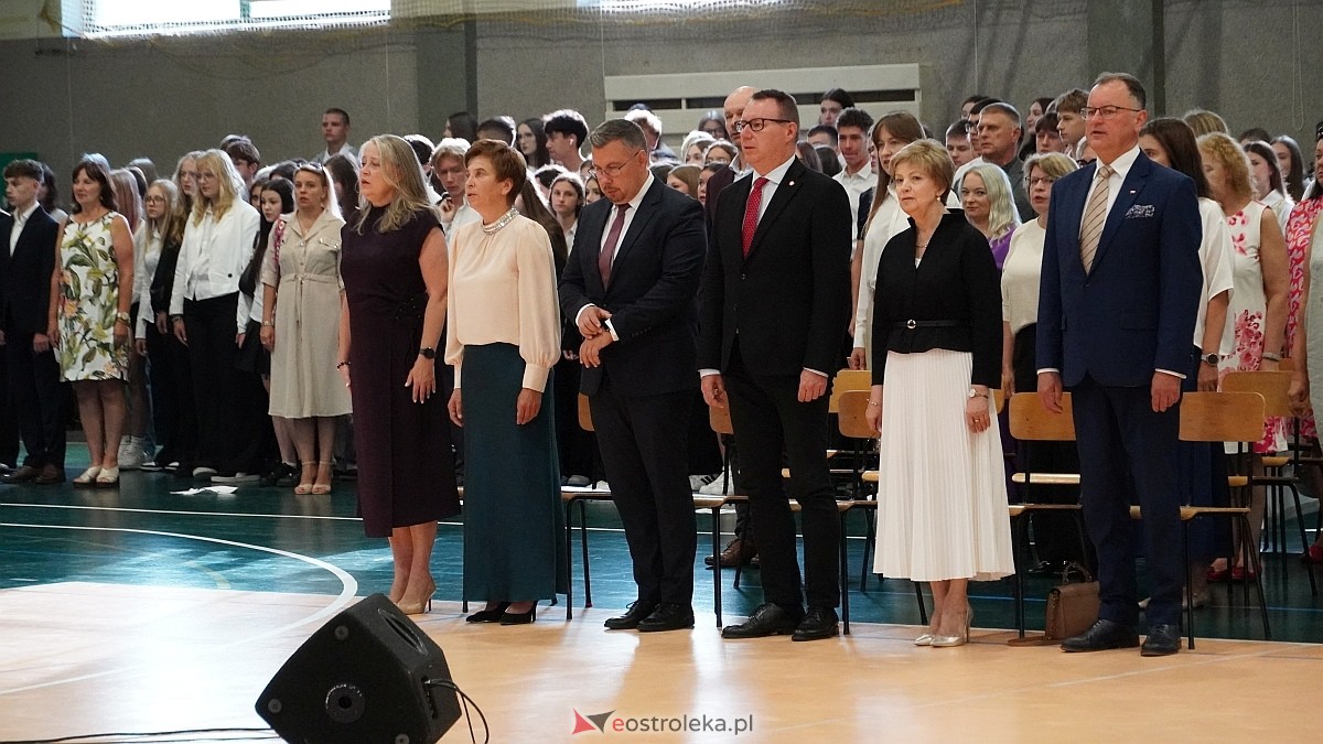 Rozpoczęcie roku szkolnego 2026/27 w III LO w Ostrołęce [01.09.2026] - zdjęcie #40 - eOstroleka.pl