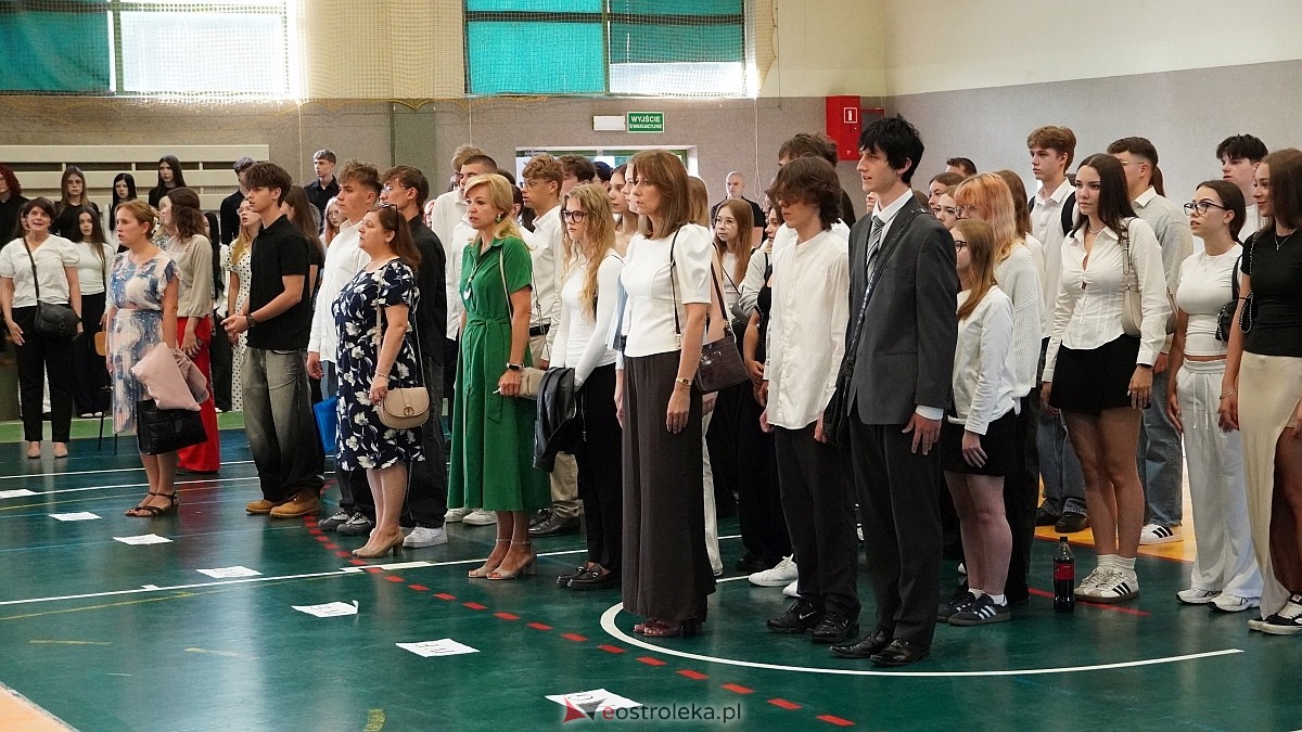 Rozpoczęcie roku szkolnego 2026/27 w III LO w Ostrołęce [01.09.2026] - zdjęcie #38 - eOstroleka.pl