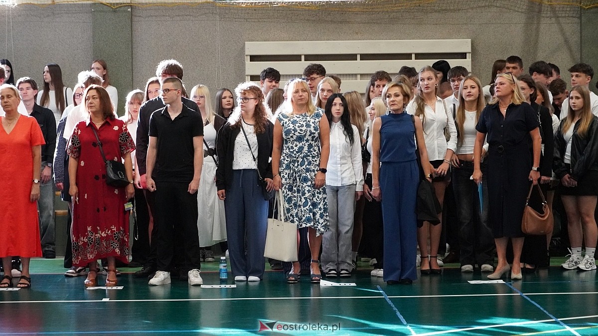 Rozpoczęcie roku szkolnego 2026/27 w III LO w Ostrołęce [01.09.2026] - zdjęcie #36 - eOstroleka.pl
