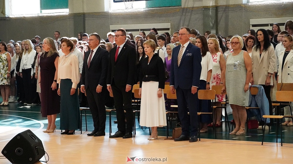 Rozpoczęcie roku szkolnego 2026/27 w III LO w Ostrołęce [01.09.2026] - zdjęcie #32 - eOstroleka.pl