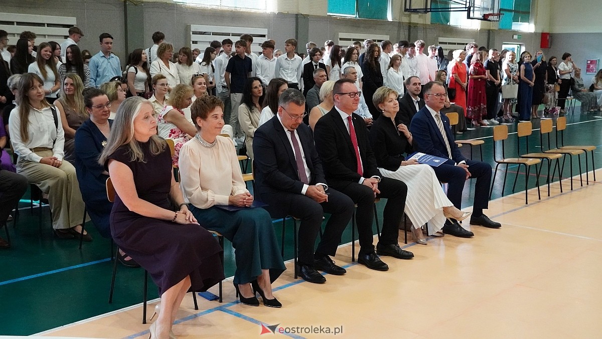 Rozpoczęcie roku szkolnego 2026/27 w III LO w Ostrołęce [01.09.2026] - zdjęcie #24 - eOstroleka.pl