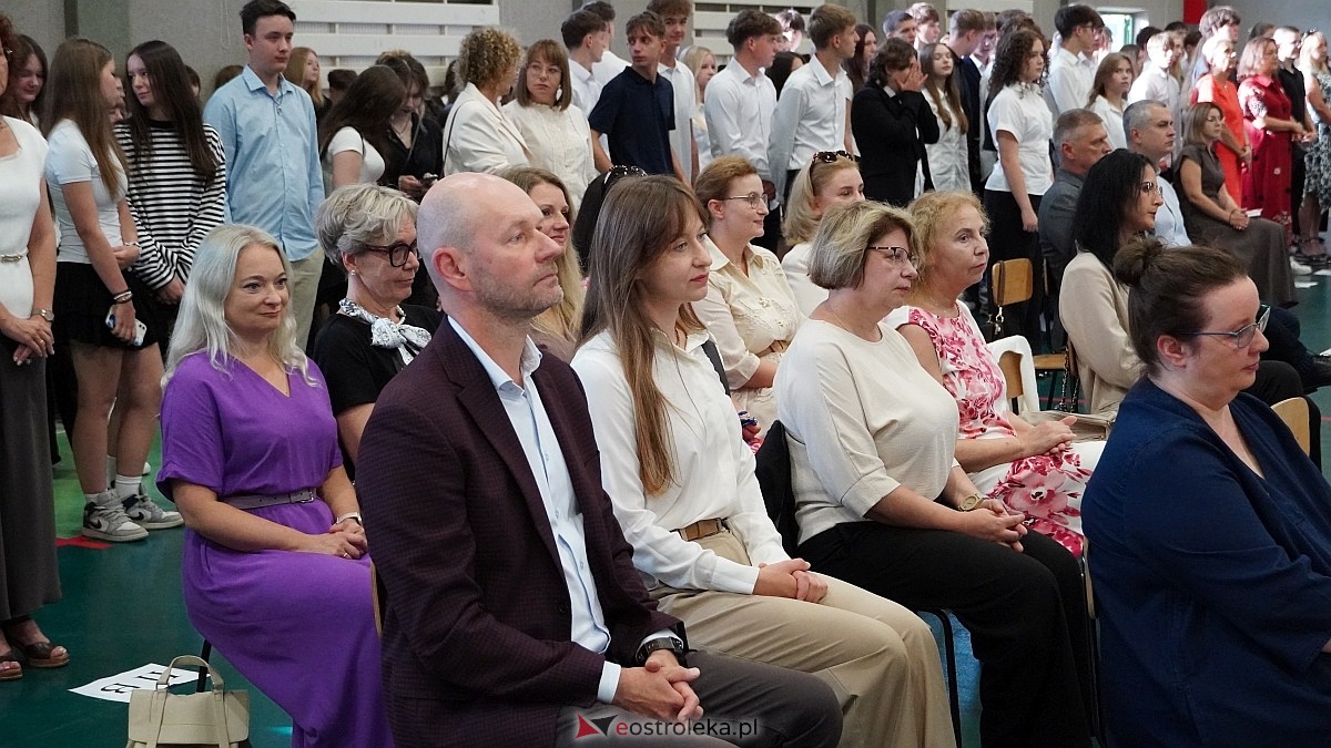 Rozpoczęcie roku szkolnego 2026/27 w III LO w Ostrołęce [01.09.2026] - zdjęcie #19 - eOstroleka.pl
