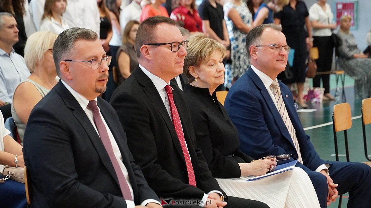 Rozpoczęcie roku szkolnego 2026/27 w III LO w Ostrołęce [01.09.2026] - zdjęcie #14 - eOstroleka.pl