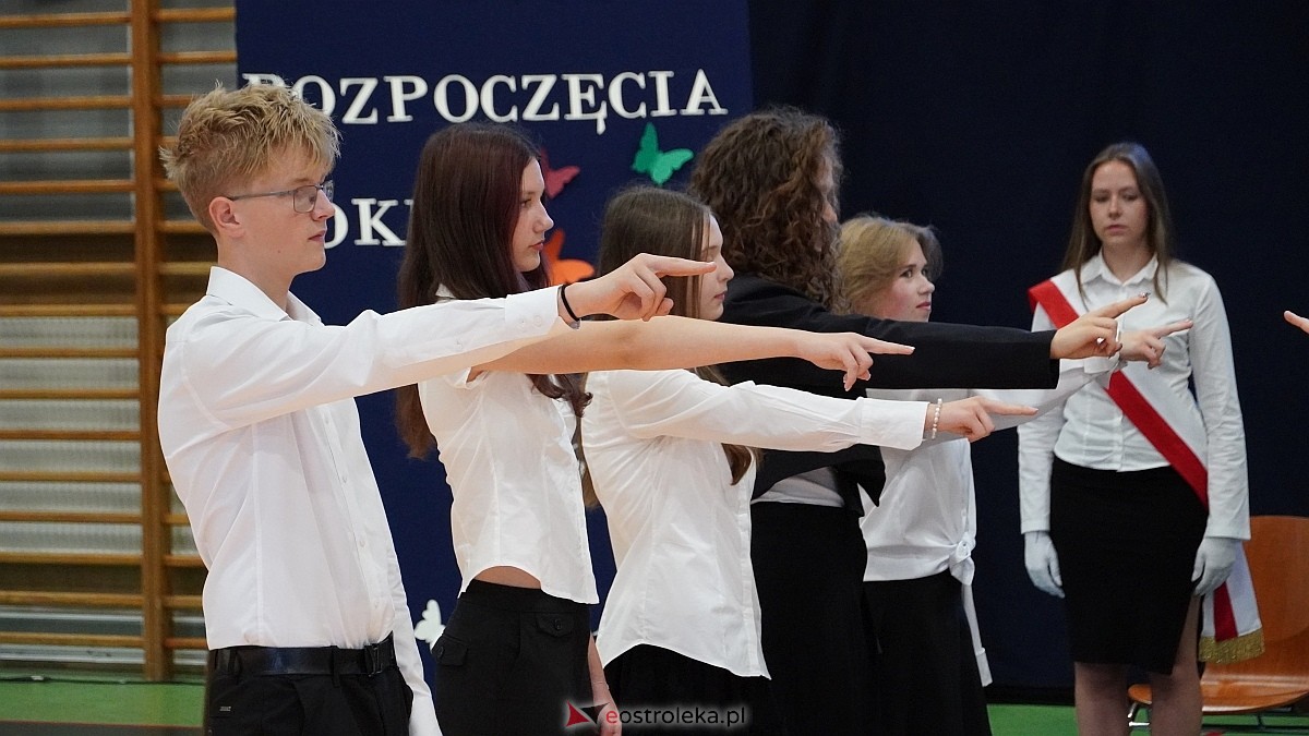 Rozpoczęcie roku szkolnego 2026/27 w III LO w Ostrołęce [01.09.2026] - zdjęcie #7 - eOstroleka.pl