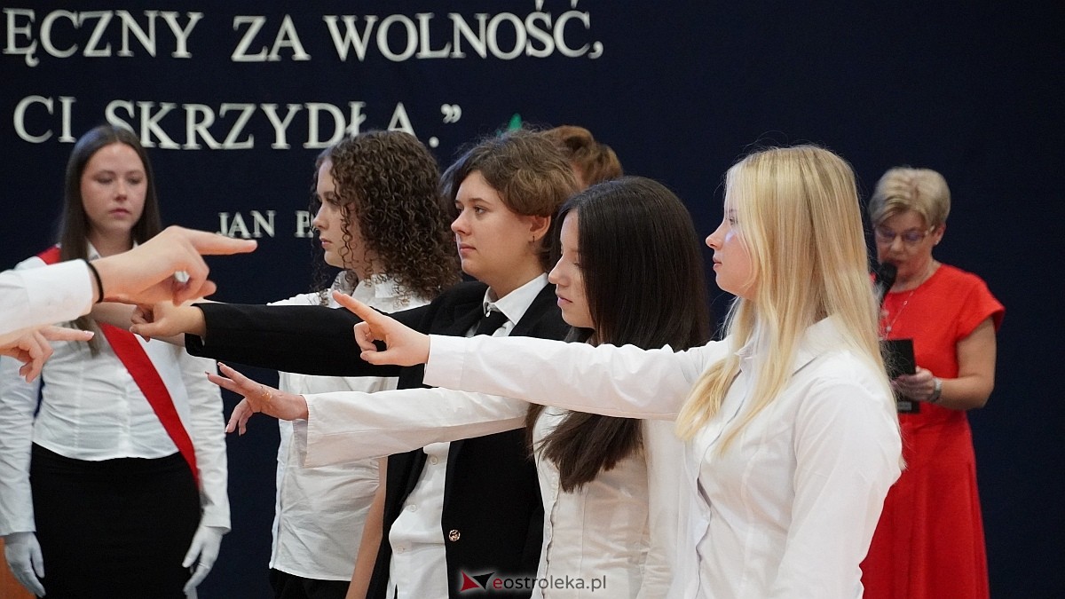 Rozpoczęcie roku szkolnego 2026/27 w III LO w Ostrołęce [01.09.2026] - zdjęcie #4 - eOstroleka.pl
