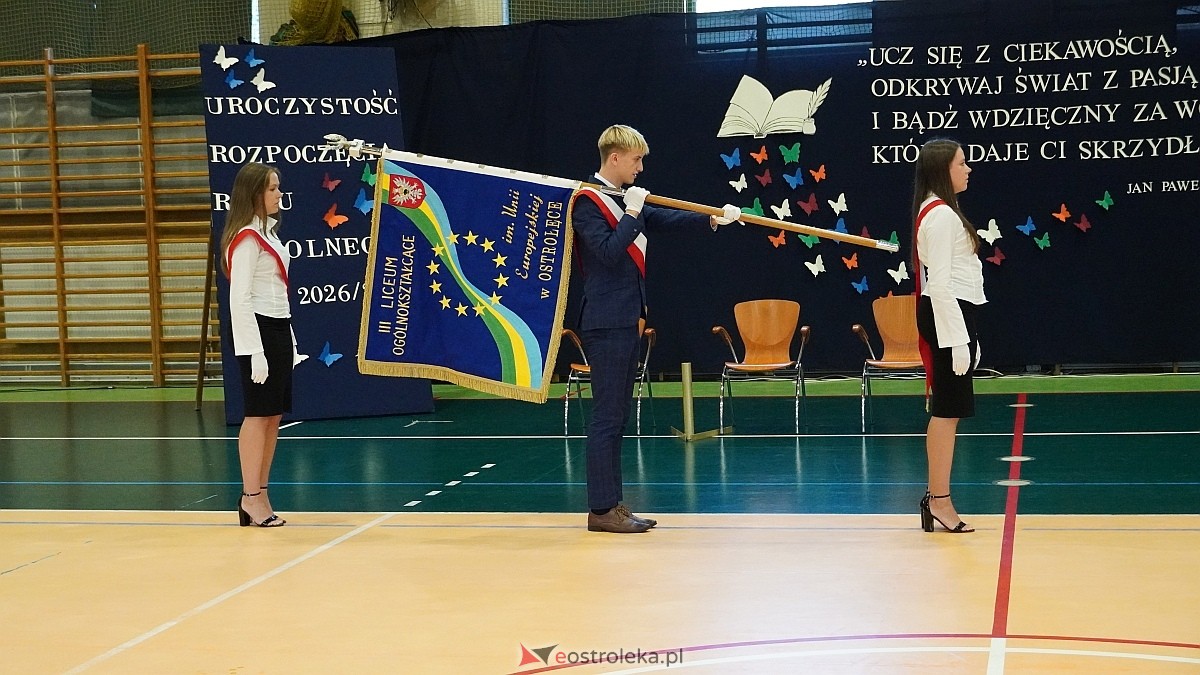 Rozpoczęcie roku szkolnego 2026/27 w III LO w Ostrołęce [01.09.2026] - zdjęcie #1 - eOstroleka.pl