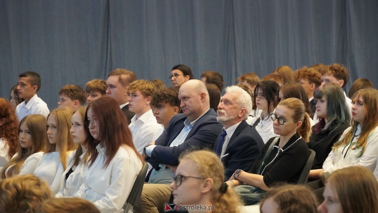 Rozpoczęcia roku szkolnego 2026/2027 w I LO w Ostrołęce [01.09.2026] - zdjęcie #45 - eOstroleka.pl