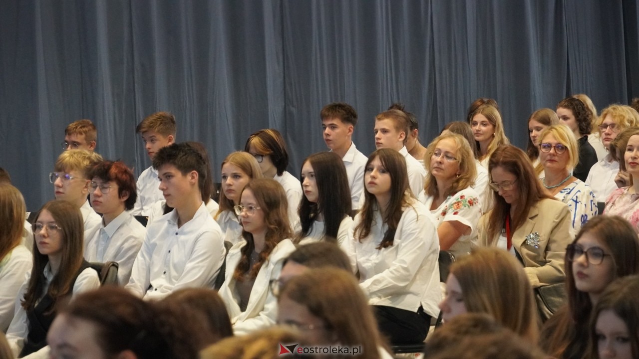 Rozpoczęcia roku szkolnego 2026/2027 w I LO w Ostrołęce [01.09.2026] - zdjęcie #43 - eOstroleka.pl