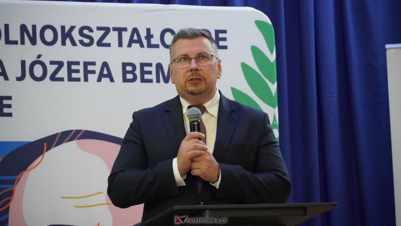 Rozpoczęcia roku szkolnego 2026/2027 w I LO w Ostrołęce [01.09.2026] - zdjęcie #13 - eOstroleka.pl