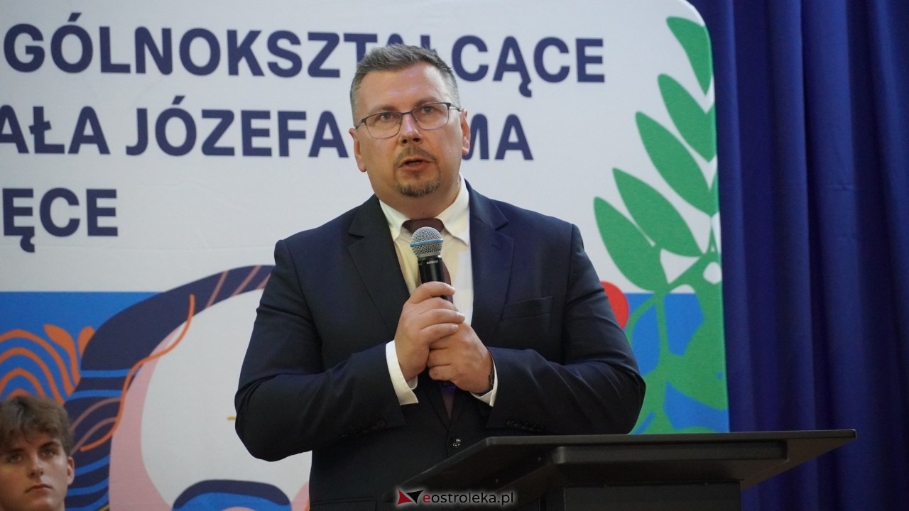 Rozpoczęcia roku szkolnego 2026/2027 w I LO w Ostrołęce [01.09.2026] - zdjęcie #12 - eOstroleka.pl