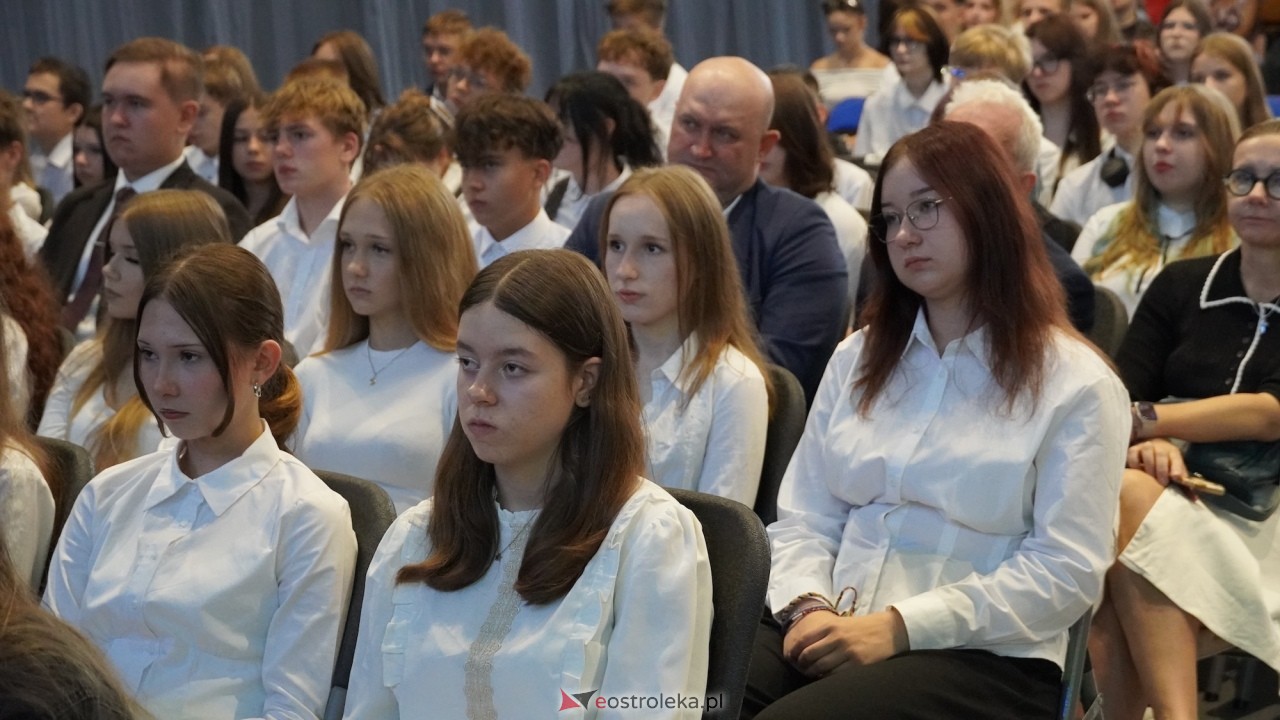 Rozpoczęcia roku szkolnego 2026/2027 w I LO w Ostrołęce [01.09.2026] - zdjęcie #11 - eOstroleka.pl