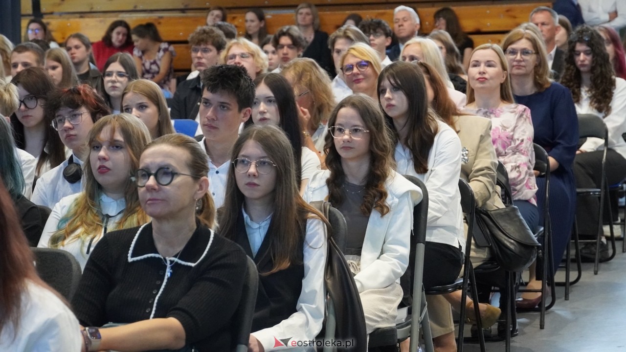 Rozpoczęcia roku szkolnego 2026/2027 w I LO w Ostrołęce [01.09.2026] - zdjęcie #10 - eOstroleka.pl