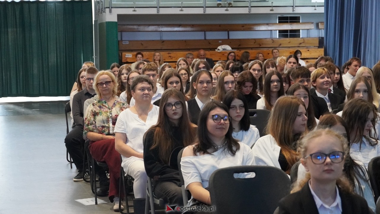 Rozpoczęcia roku szkolnego 2026/2027 w I LO w Ostrołęce [01.09.2026] - zdjęcie #8 - eOstroleka.pl