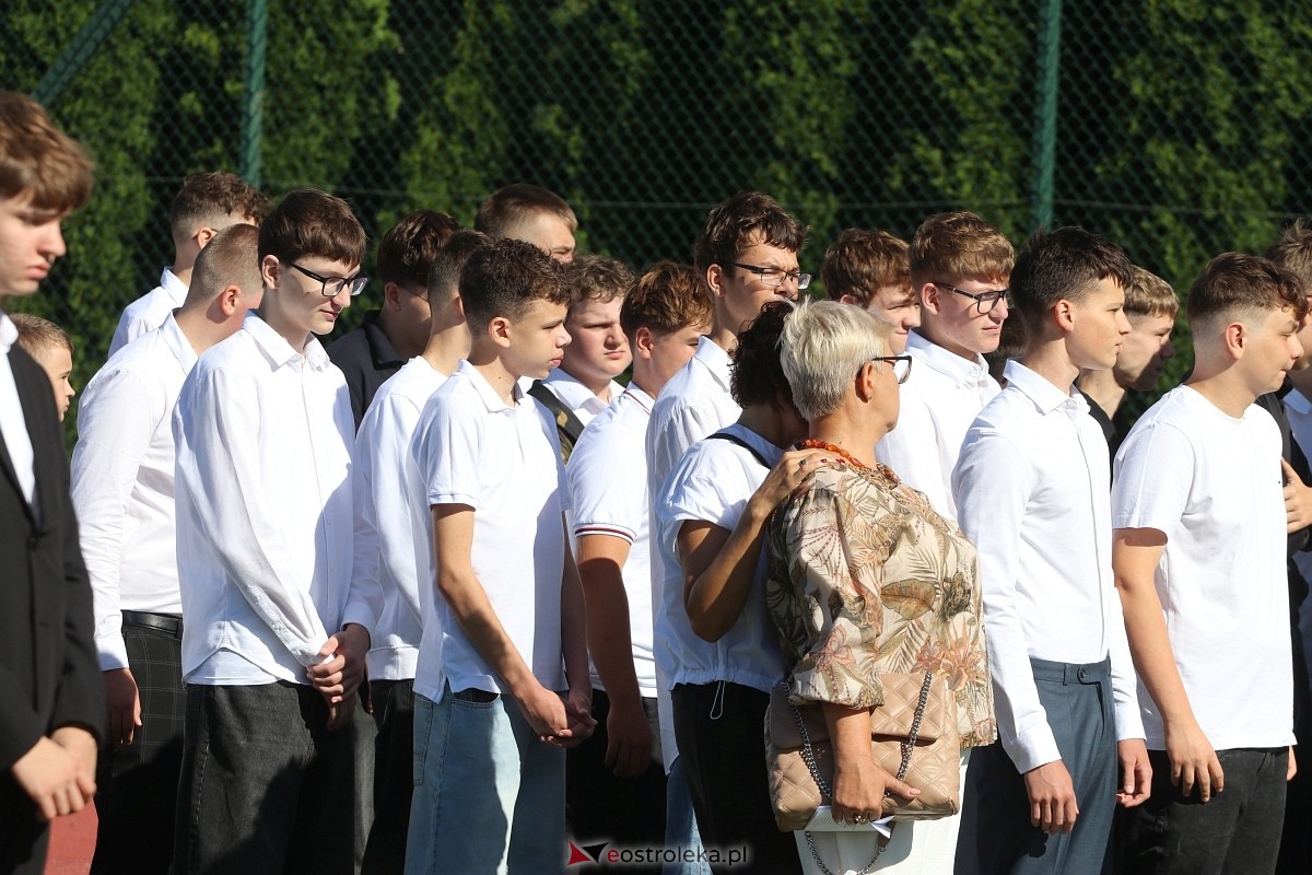 Rozpoczęcie roku szkolnego 2026/27 w ZSZ 1 w Ostrołęce [1.09.2026] - zdjęcie #87 - eOstroleka.pl