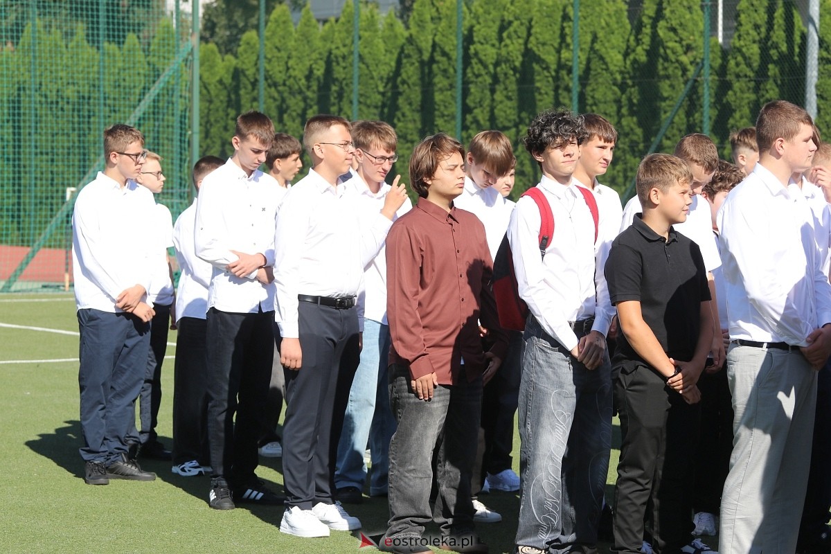 Rozpoczęcie roku szkolnego 2026/27 w ZSZ 1 w Ostrołęce [1.09.2026] - zdjęcie #82 - eOstroleka.pl
