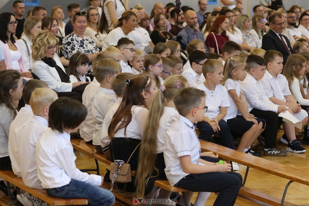 Rozpoczęcie roku szkolnego 2026/27 w SP 10 w Ostrołęce [01.09.2026] - zdjęcie #45 - eOstroleka.pl