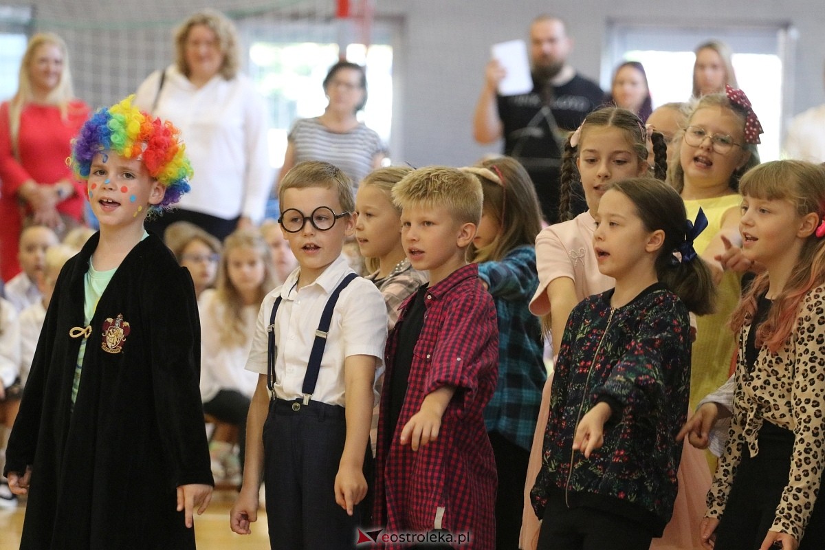 Rozpoczęcie roku szkolnego 2026/27 w SP 10 w Ostrołęce [01.09.2026] - zdjęcie #41 - eOstroleka.pl