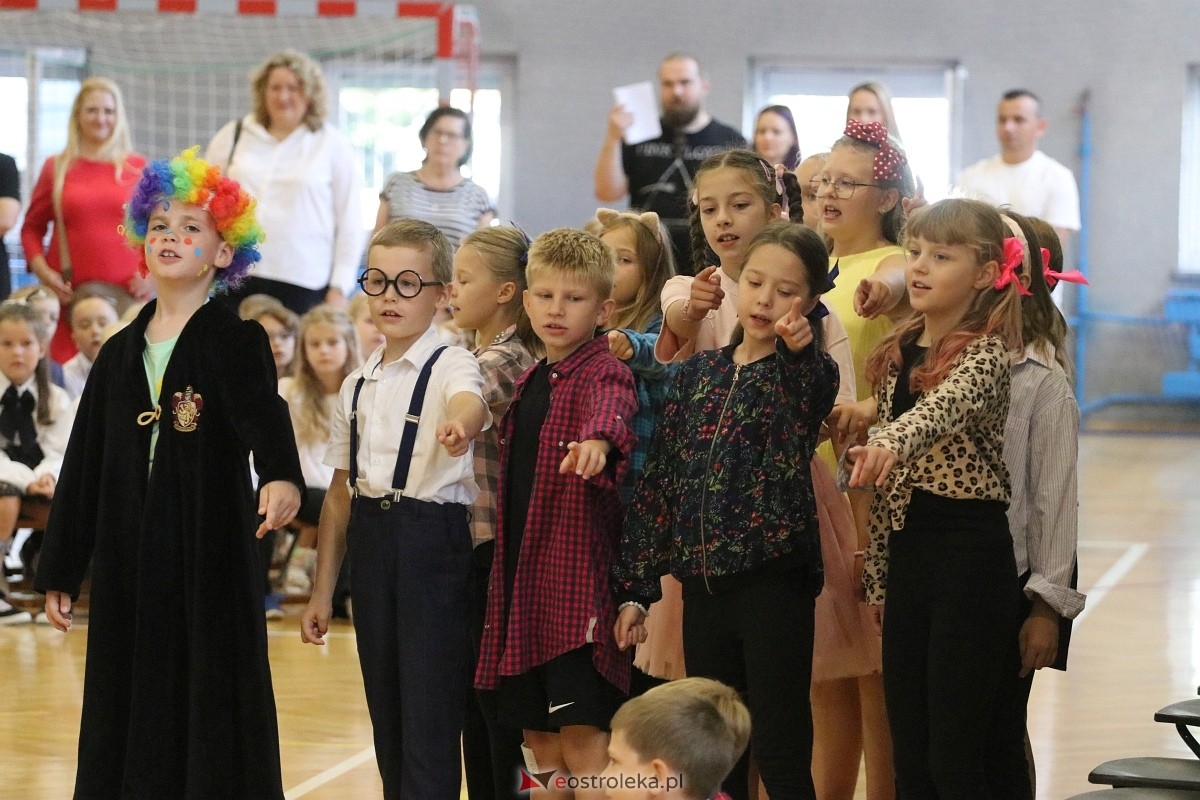 Rozpoczęcie roku szkolnego 2026/27 w SP 10 w Ostrołęce [01.09.2026] - zdjęcie #40 - eOstroleka.pl