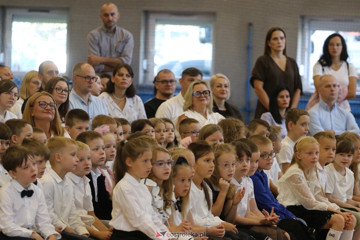 Rozpoczęcie roku szkolnego 2026/27 w SP 10 w Ostrołęce [01.09.2026] - zdjęcie #39 - eOstroleka.pl