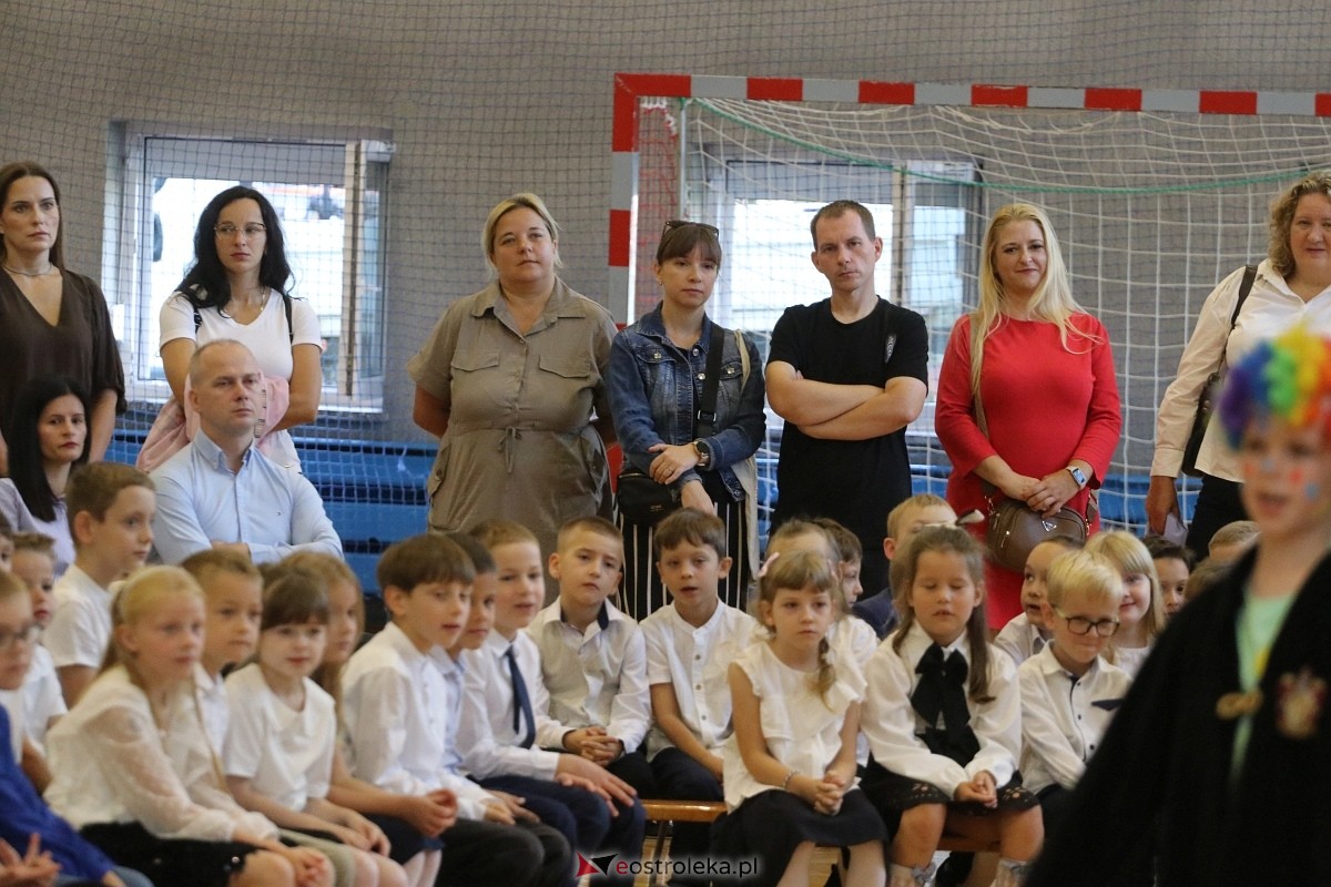 Rozpoczęcie roku szkolnego 2026/27 w SP 10 w Ostrołęce [01.09.2026] - zdjęcie #37 - eOstroleka.pl