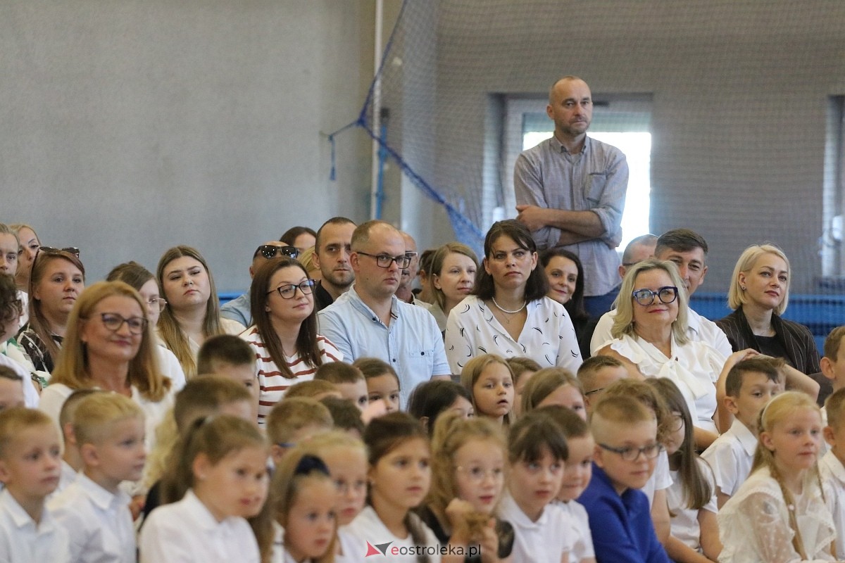 Rozpoczęcie roku szkolnego 2026/27 w SP 10 w Ostrołęce [01.09.2026] - zdjęcie #30 - eOstroleka.pl