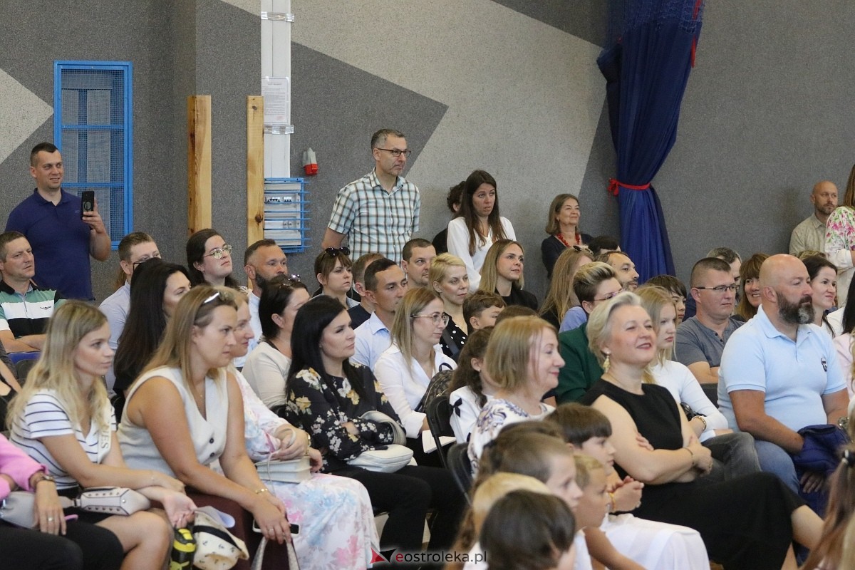 Rozpoczęcie roku szkolnego 2026/27 w SP 10 w Ostrołęce [01.09.2026] - zdjęcie #27 - eOstroleka.pl