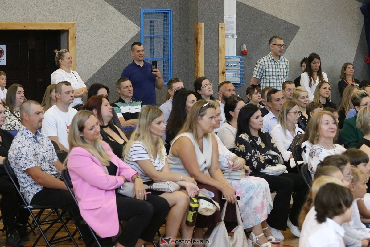 Rozpoczęcie roku szkolnego 2026/27 w SP 10 w Ostrołęce [01.09.2026] - zdjęcie #26 - eOstroleka.pl