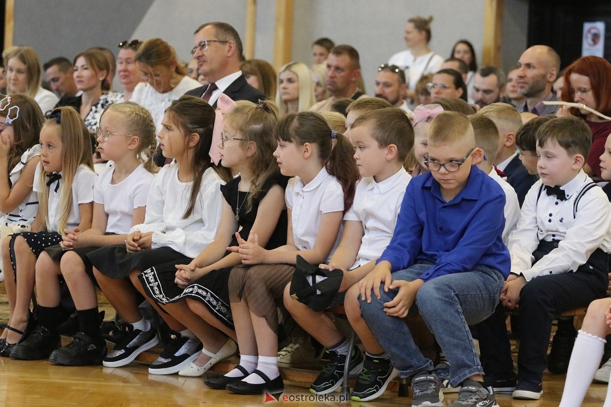 Rozpoczęcie roku szkolnego 2026/27 w SP 10 w Ostrołęce [01.09.2026] - zdjęcie #20 - eOstroleka.pl