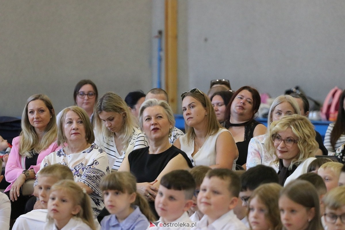 Rozpoczęcie roku szkolnego 2026/27 w SP 10 w Ostrołęce [01.09.2026] - zdjęcie #15 - eOstroleka.pl