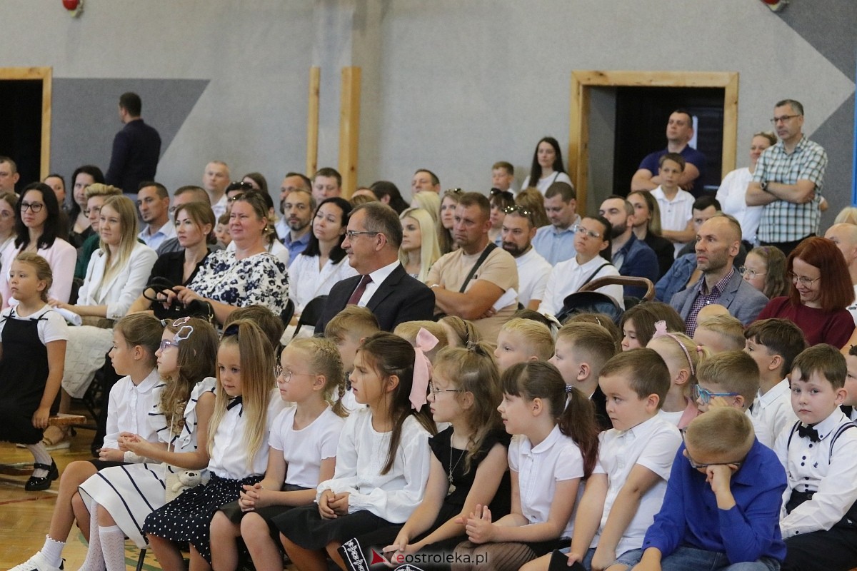 Rozpoczęcie roku szkolnego 2026/27 w SP 10 w Ostrołęce [01.09.2026] - zdjęcie #14 - eOstroleka.pl