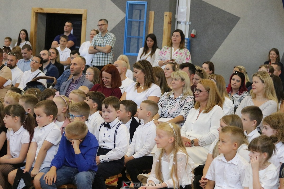 Rozpoczęcie roku szkolnego 2026/27 w SP 10 w Ostrołęce [01.09.2026] - zdjęcie #13 - eOstroleka.pl